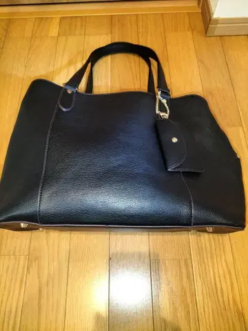 GUSCIO 블랙 가죽 핸드백 패스케 포함