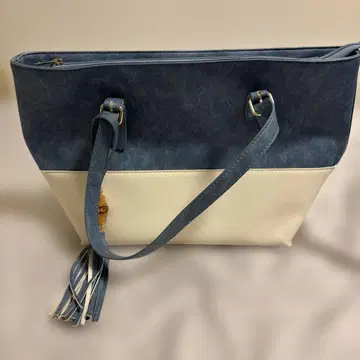 CECIL McBEE 네이비와 화이트의 토트백