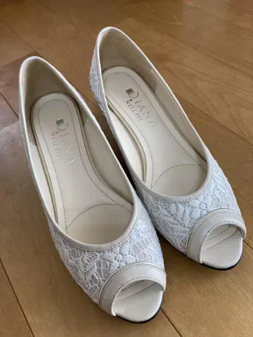 DIANA 레이스 오픈토 웨지힐 펌프스