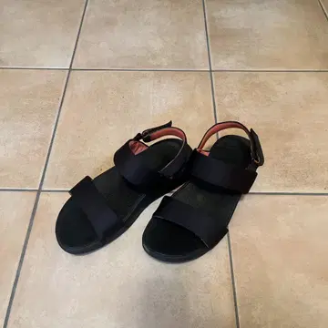 새상품급 fitflop 블랙 스포츠 샌들