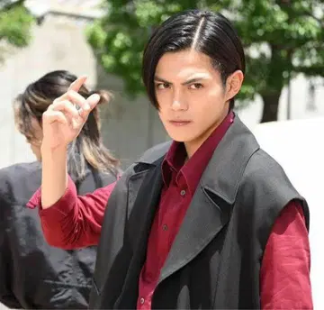 가면라이더 기츠 우키요 에이스 착용 모델 트렌치코트 의상