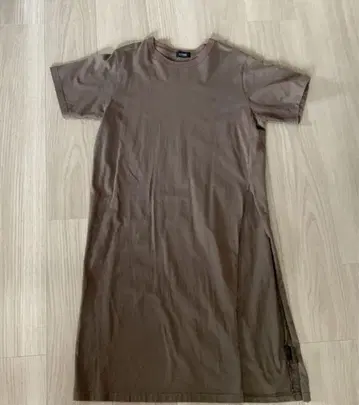 저널 스탠다드 레사쥬 브라운 반팔 슬릿 원피스