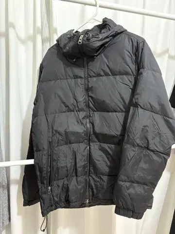 CAMP7 후드 부착 블랙 다운 자켓 M