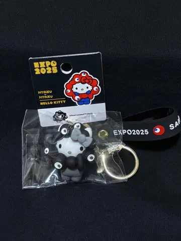 간사이 만박 한정판 산리오 흑백 미야쿠미야쿠 키링 헬로키티 블랙
