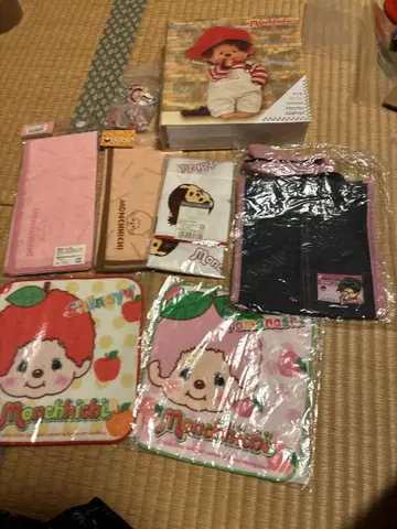 몬치치 지역 한정 미니 타월과 앨범 묶음 판매