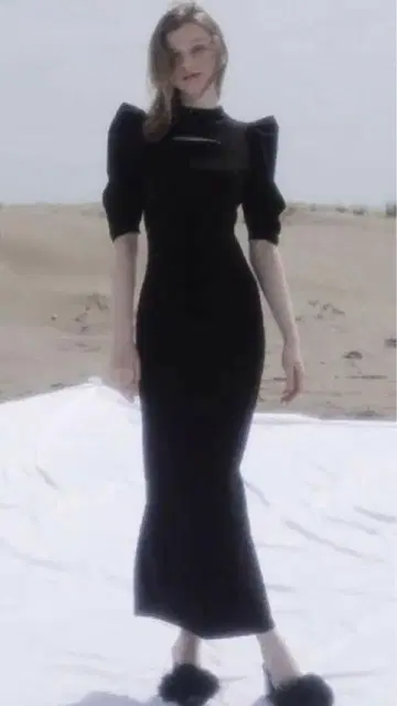 [ MELT THE LADY ] 볼륨 개더 타이트 원피스