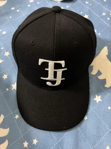 블랙 자수 로고 캡 Travis Japan
