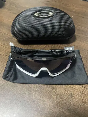 OAKLEY JAWBREAKER