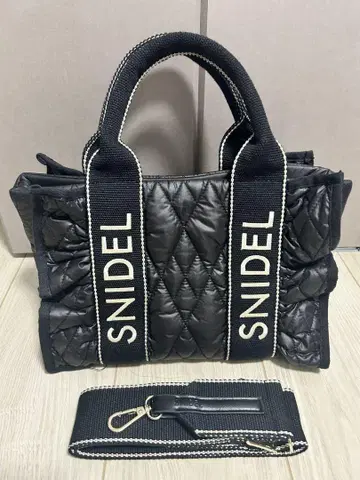 SNIDEL 프릴 퀼팅 로고 백 블랙