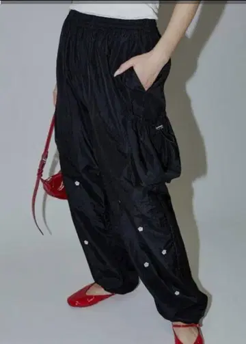 완판템 MARY QUANT 나일론 팬츠