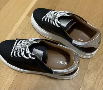 nouer 블랙 실버 레이스업 스니커즈