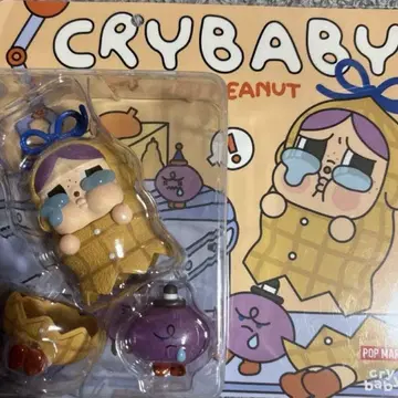 POP MART Crybaby cracked peanut 한정 상품