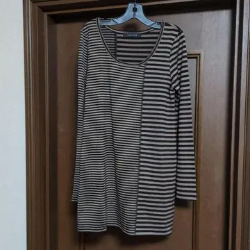 스콧 클럽 비대칭 스트라이프 티셔츠