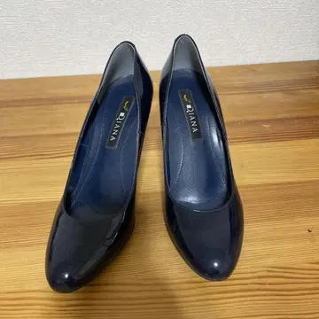 DIANA 네이비 하이힐