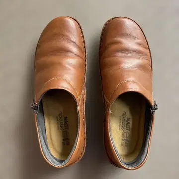 NAOTO 브라운 가죽 신발 CLARA