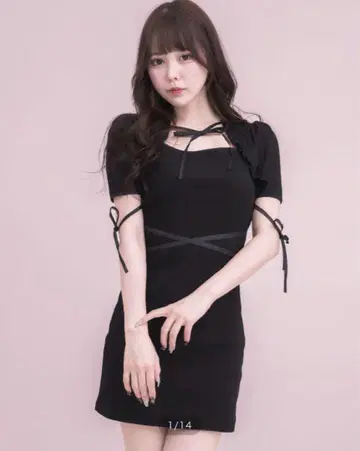 pium 크로스 벨트 리브 컷 원피스 블랙