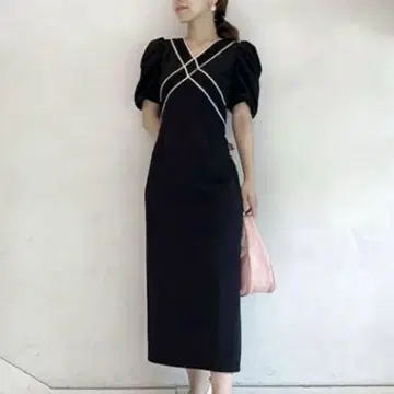 LILY BROWN 크로스 디자인 원피스