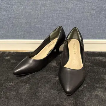 블랙 스틸레토 펌프스
