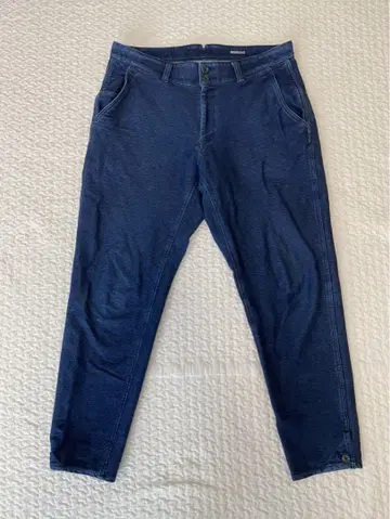 할리우드 런치마켓 INDIGO DYE 밑단 버튼 테이퍼드 팬츠