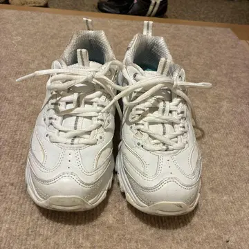 SKECHERS 화이트 스니커즈