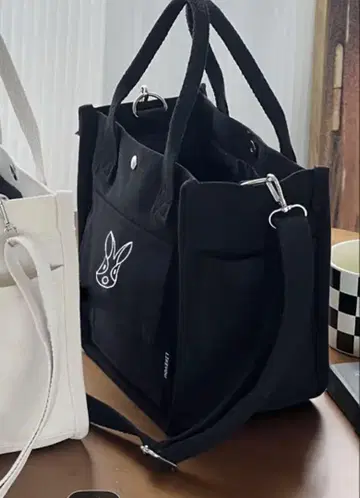 DOD 블랙 컬러 숄더백
