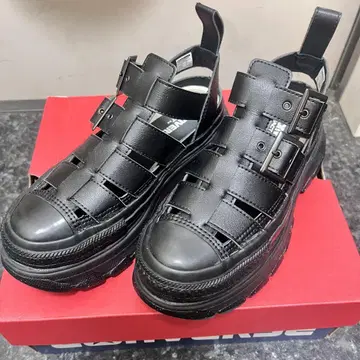 새상품 컨버스 TREKWAVE GLADIATOR OX 샌들 23cm