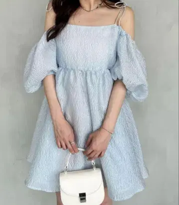 Heather 라이트 블루 오프숄더 원피스