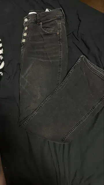 블랙 스트레이트 데님 버튼 플라이