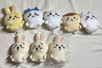 치이카와(먼작귀) 하치와레 토끼 모몽가 앉아있는 봉제 인형 가챠 마스코트