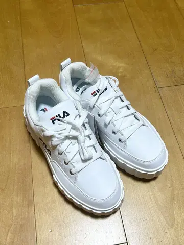 FILA 화이트 스니커즈