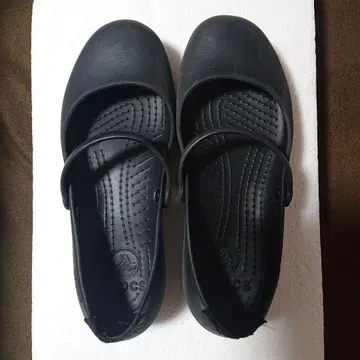 Crocs 블랙 클로그 샌들 W7