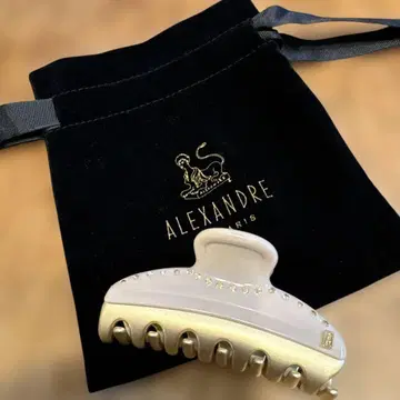 ALEXANDRE 크림색 헤어 클립 새상품