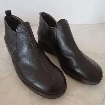 새상품급!! VITA NOVA 천연 가죽 사이드 고어 숏부츠 23.5cm