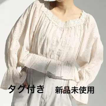 NICE CLAUP 프릴 블라우스 베이지