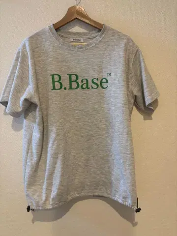 B.Base 그레이 셔츠