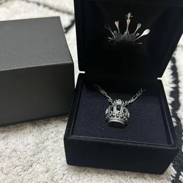 우타이테 아라키 목걸이