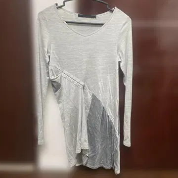 비대칭 그레이 긴팔 상의