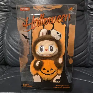 정품 labubu Halloweensitting pumpkin