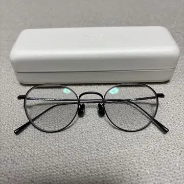 SUNGLASSES Modern