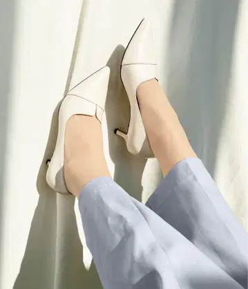 새상품급 스틸레토 절개 펌프스 (5cm 힐)