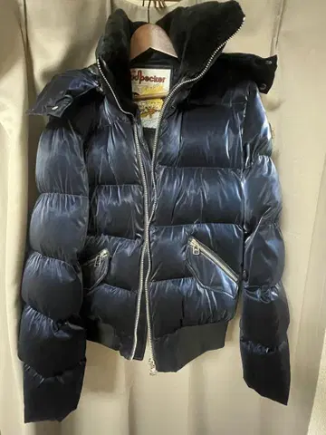 캐나다 브랜드 우드페커 다운 자켓