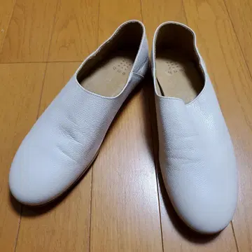 que 신발 플레인 화이트 가죽 슬립온