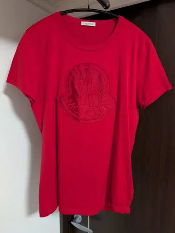 MONCLER 빨간색 로고 반팔 티셔츠