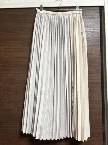 플리츠 롱 스커트