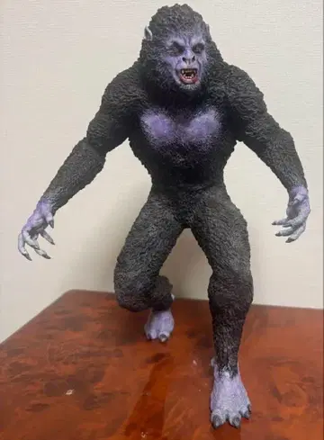 영화 드라큘라 늑대인간 변신 ver 레진 키트 완성품 높이 30cm