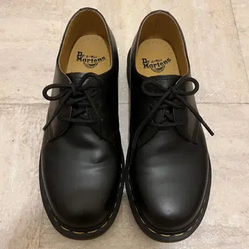 새상품급 Dr. Martens 3홀 (블랙) UK7