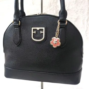 훌라 FURLA 블랙 가죽 핸드백 꽃 참 포함 판타스티카