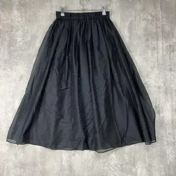 Tiara 티아라 무지 블랙 플레어 스커트