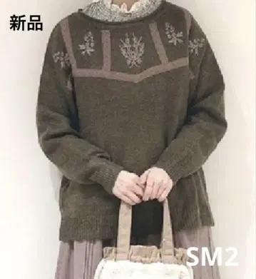 [새상품] 사만사 모스모스 레이스와 꽃 자수의 니트 풀오버 모카 SM2