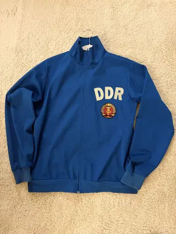 동독 DDR 엠블럼 부착 저지